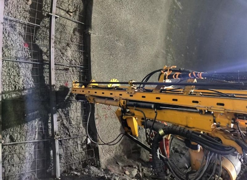 雙倍的效率！中鐵裝備雙臂錨注一體臺車高效施工獲贊譽